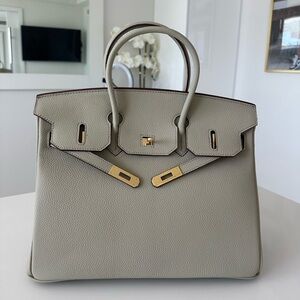 Elegant quality designer/not designer bag